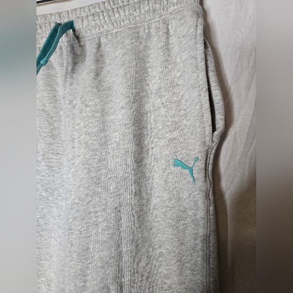 PUMA Heathered grey fleece lined cargo joggers- Women's Small - Picture 3 of 9